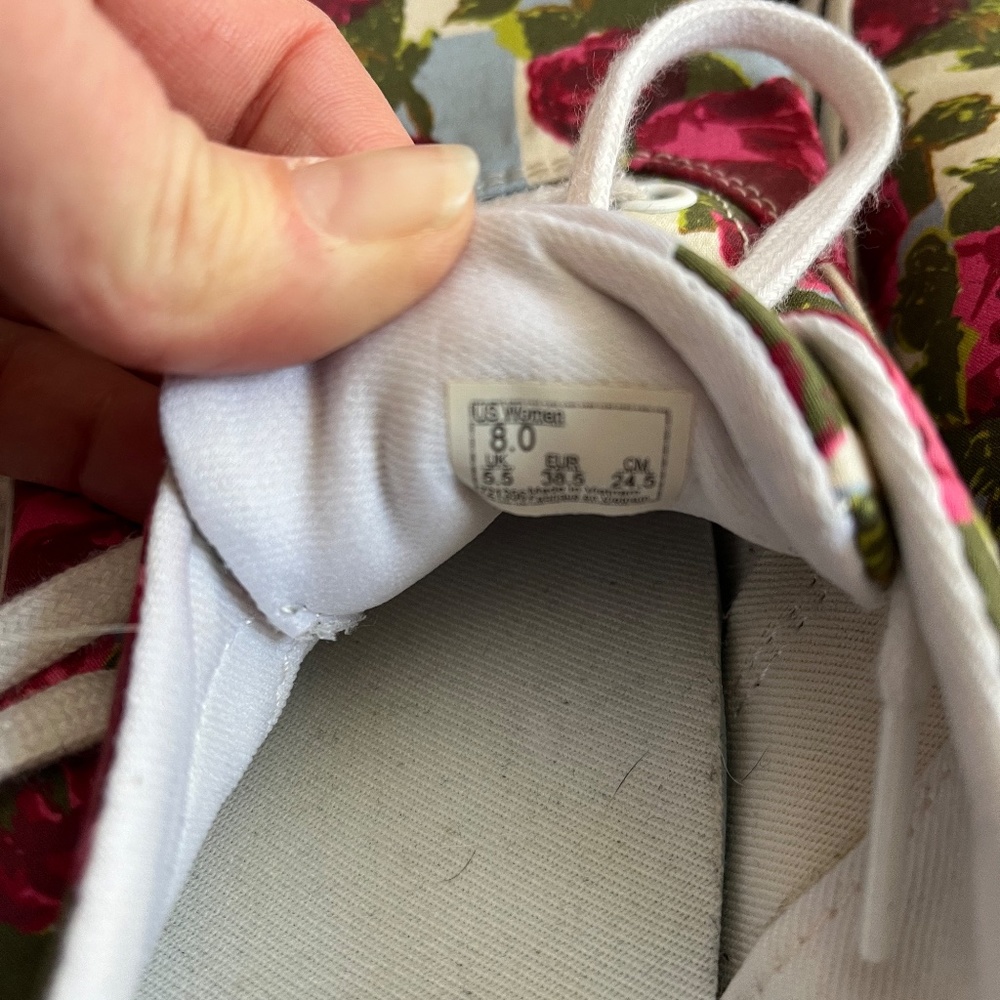 Rose Vans - Picture 4 of 5